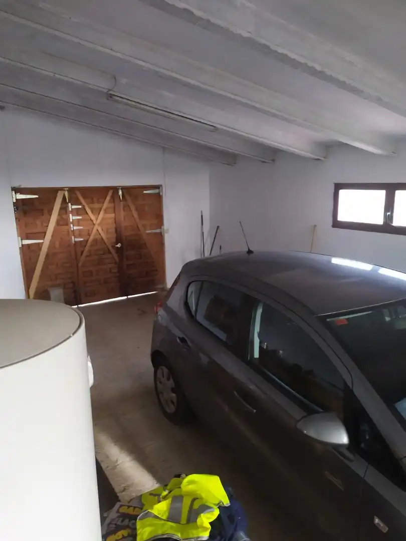Parking de Casa o chalet en venta en Pozuelo del Páramo con Calefacción, Terraza y Amueblado
