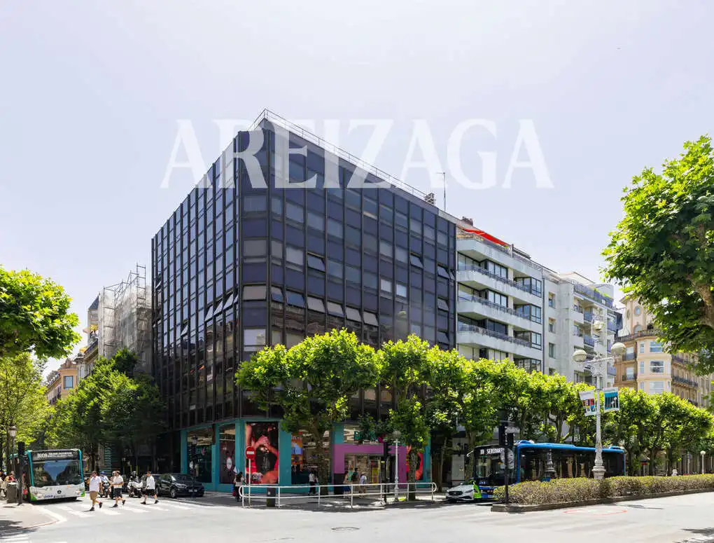 Vista exterior de Piso en venta en Donostia - San Sebastián  con Calefacción y Trastero
