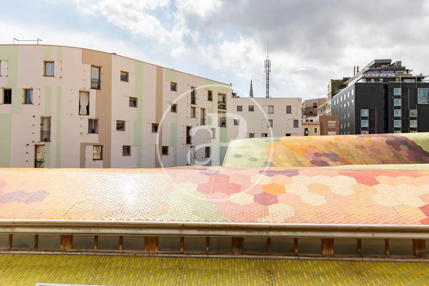 Vista exterior de Piso en venta en Barcelona con Calefacción y Balcón