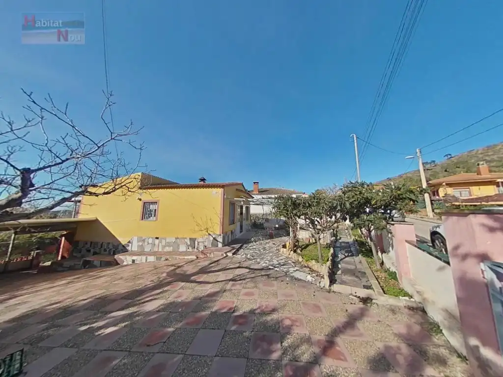 Vista exterior de Casa o chalet en venta en La Bisbal del Penedès con Amueblado, Horno y Lavadora