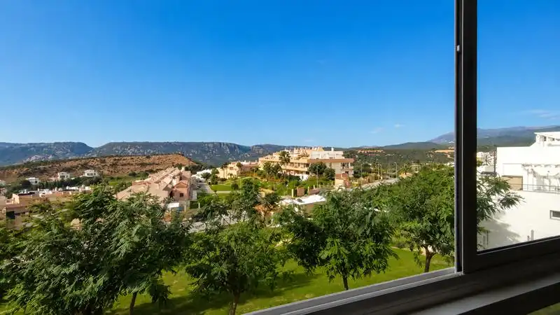 Vista exterior de Pis en venda en Casares amb Aire condicionat, Calefacció i Jardí privat