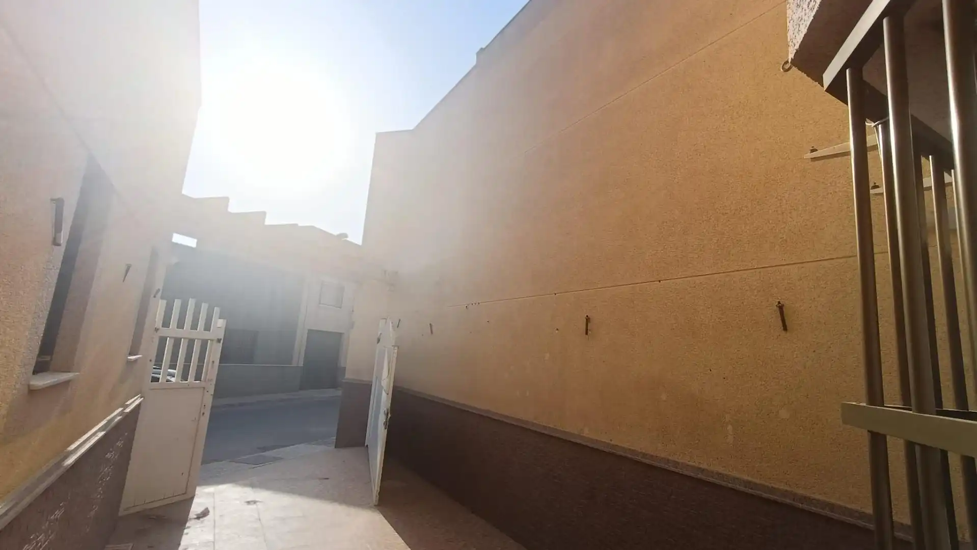 Vista exterior de Casa o xalet en venda en El Ejido amb Terrassa, Balcó i Alarma