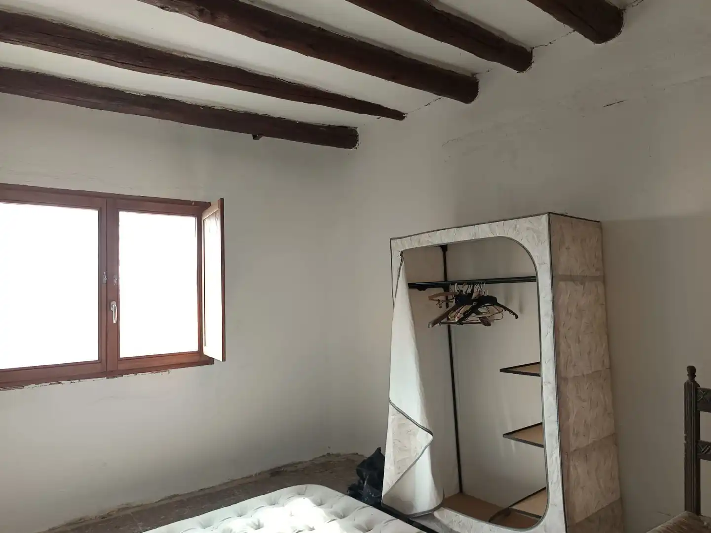 Dormitori de Casa o xalet en venda en Alquézar amb Jardí privat