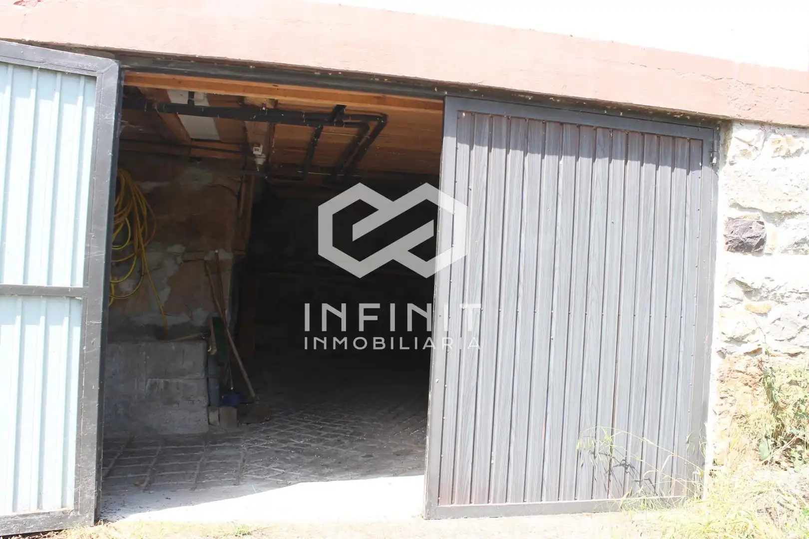 Parking de Casa o chalet en venta en Somiedo con Calefacción, Jardín privado y Trastero