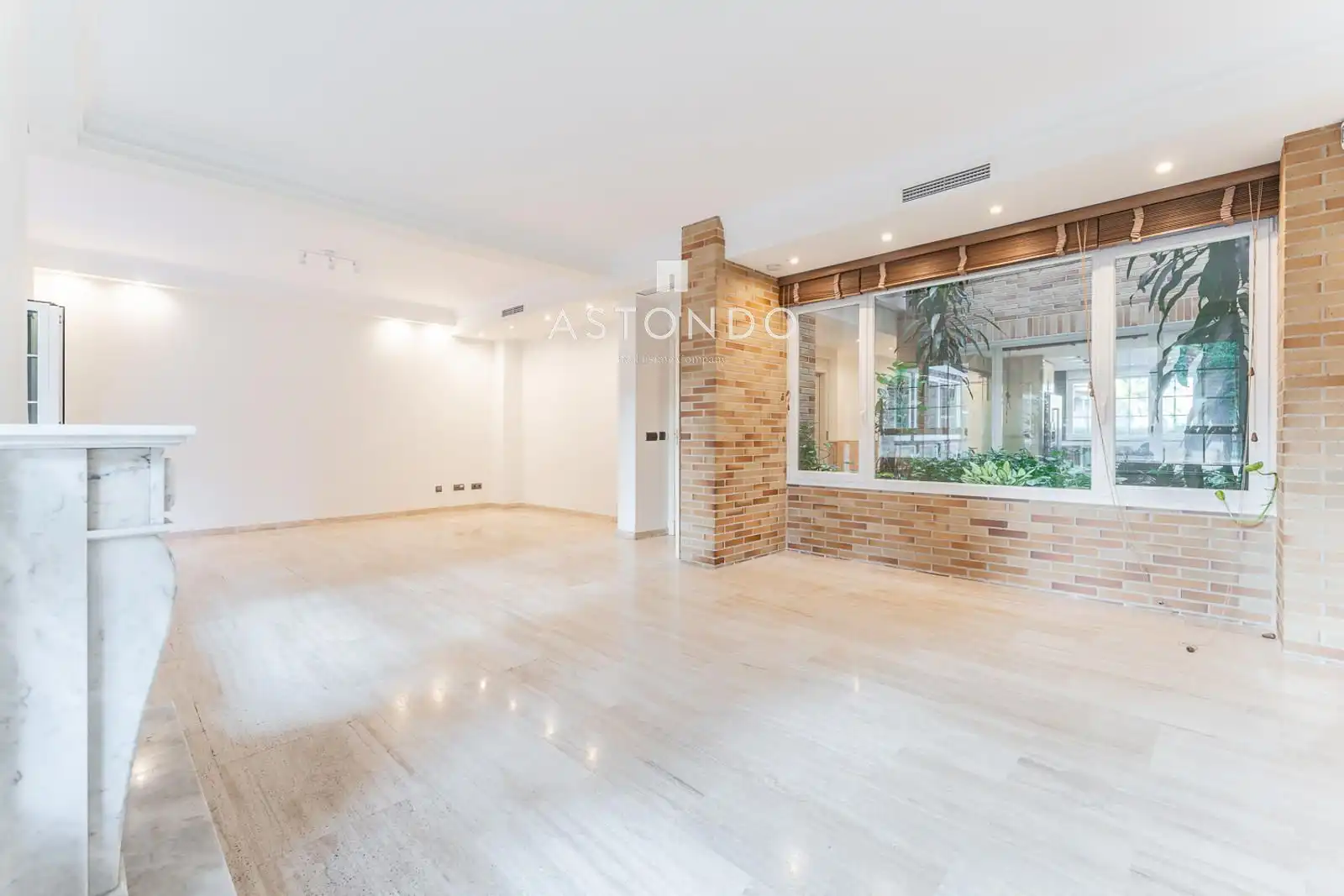 Vista exterior de Casa adosada en venta en Madrid con Aire acondicionado, Calefacción y Terraza