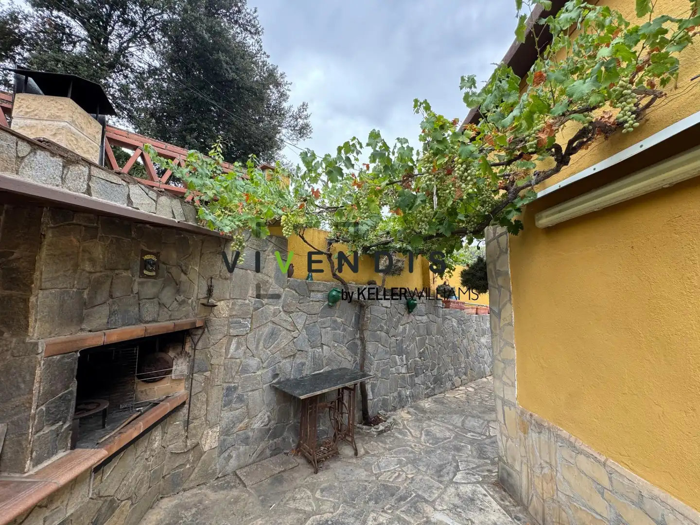 Finca rústica en venta en Corbera de Llobregat
