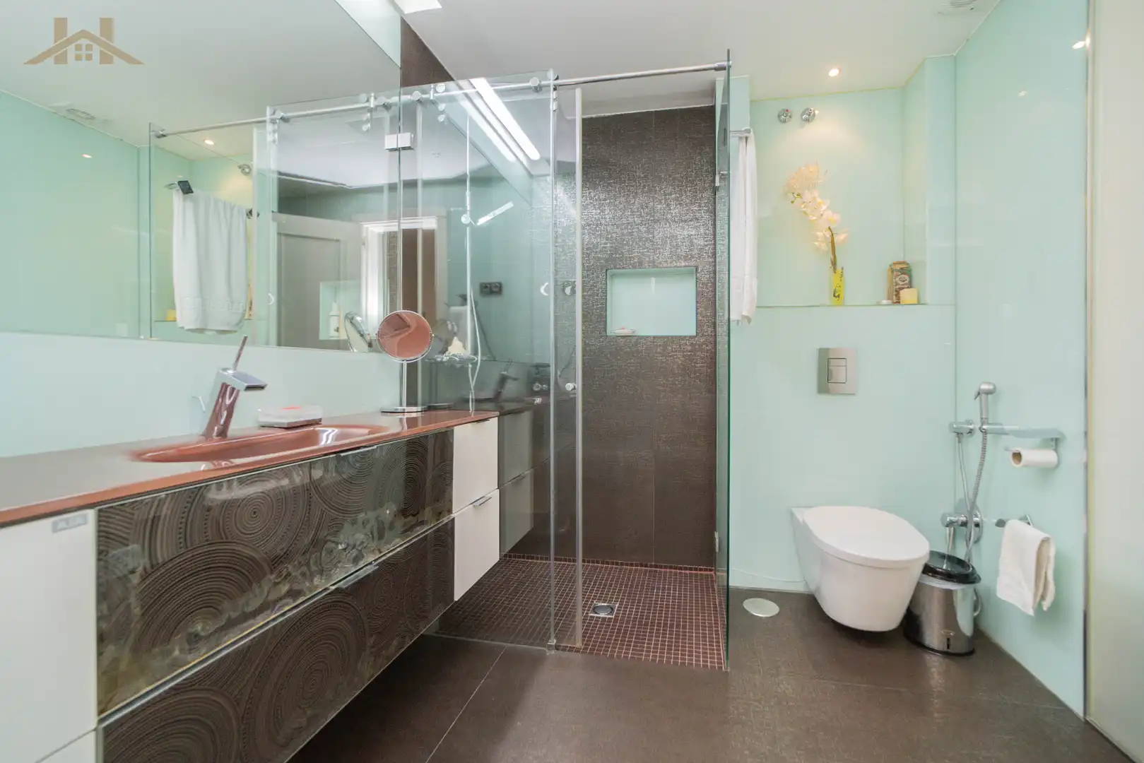 Badezimmer von Einfamilien-Reihenhaus zum Verkauf in Madrid mit Klimaanlage, Heizung und Terrasse