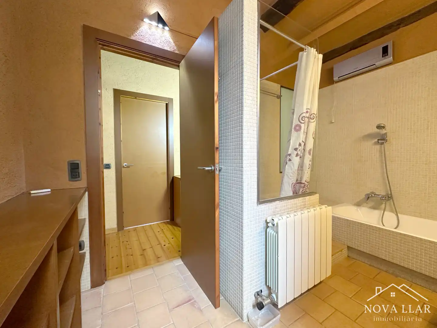 Baño de Finca rústica en venta en Les Llosses con Calefacción, Jardín privado y Parquet