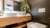 Bathroom of Duplex for sale in  Madrid Capital  with Heating, Private garden and Terrace