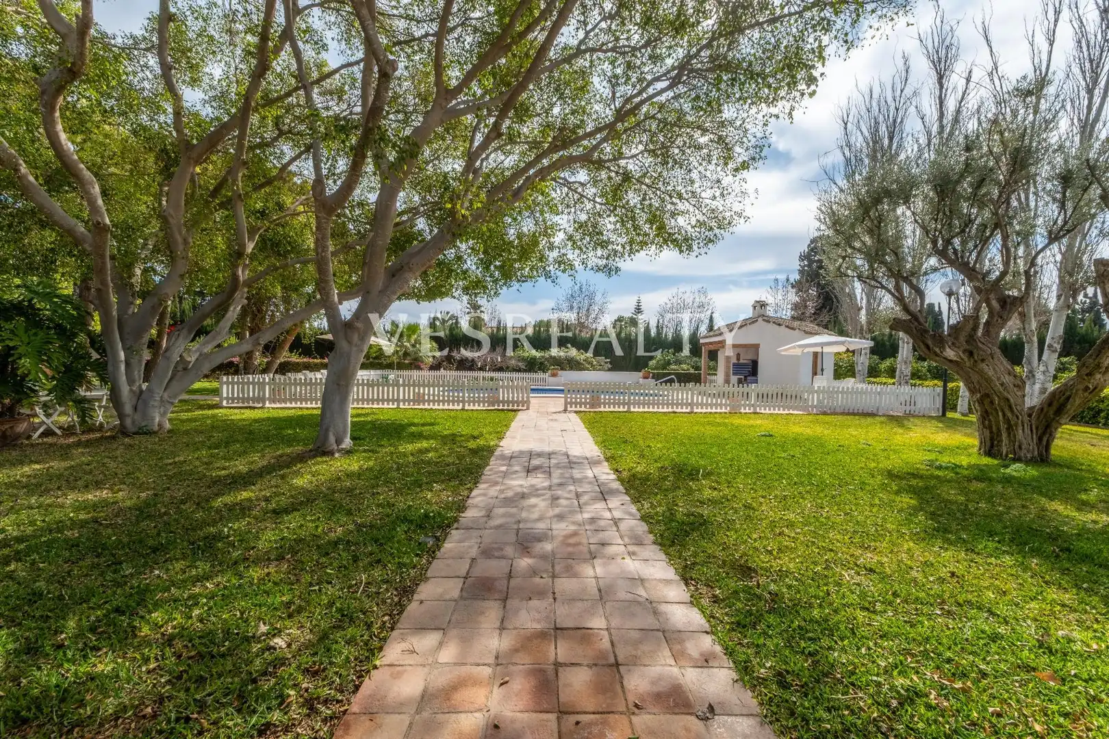 Vista exterior de Casa o xalet en venda en Alicante / Alacant amb Calefacció, Jardí privat i Terrassa
