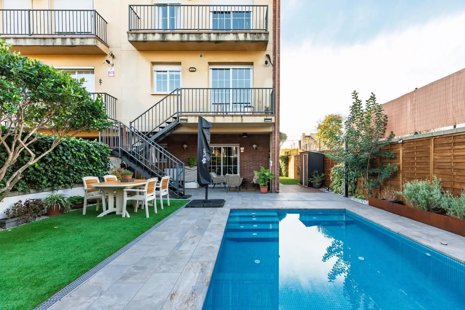 Piscina de Casa adosada en venta en Parets del Vallès con Aire acondicionado, Calefacción y Trastero