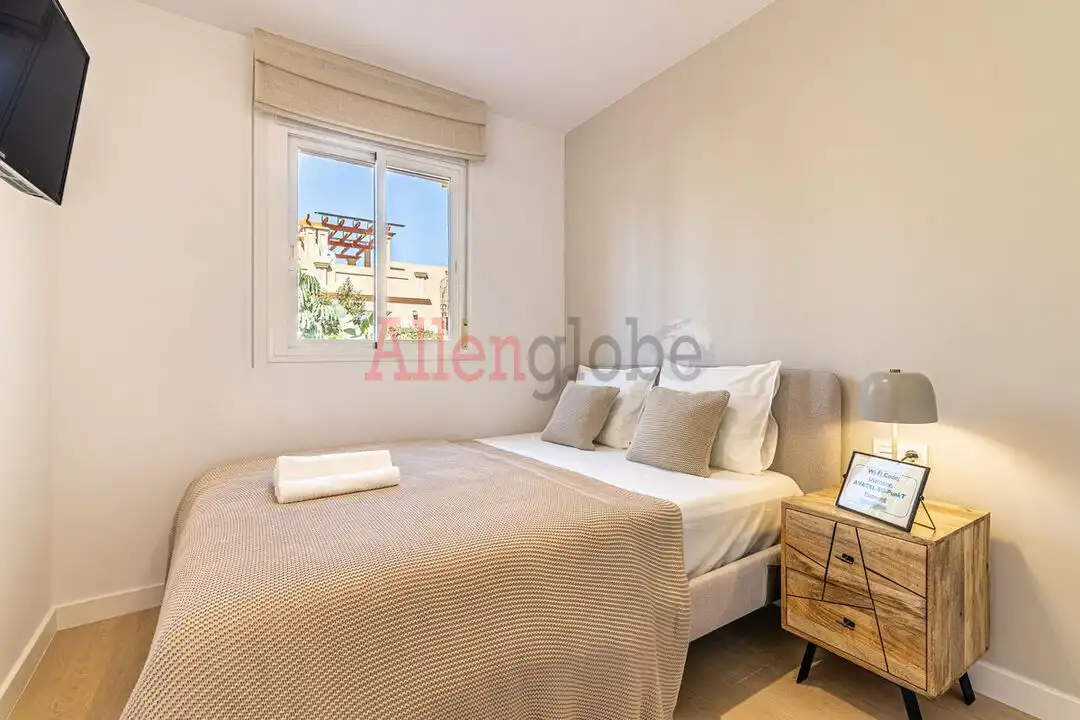 Habitación de Casa adosada en venta en Estepona con Aire acondicionado, Calefacción y Jardín privado