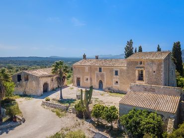 Country house with garden for sale in Llubí