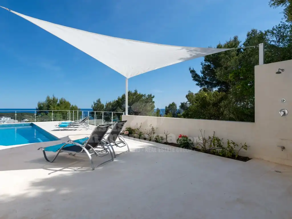 Terrassa de Casa o xalet en venda en Es Migjorn Gran amb Terrassa i Piscina