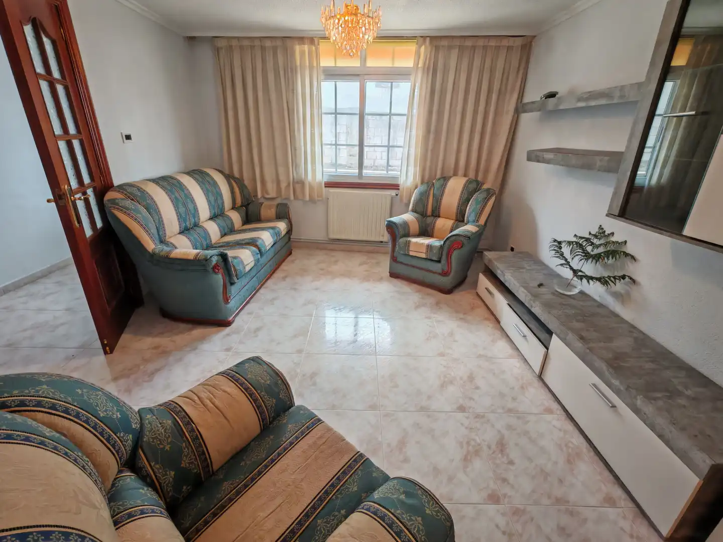 Living room of Detached homes for rent in A Laracha    with Terrace, Storage room and Furnished