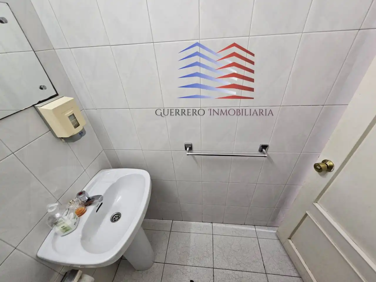 Baño de Local de alquiler en Ourense Capital  con Aire acondicionado