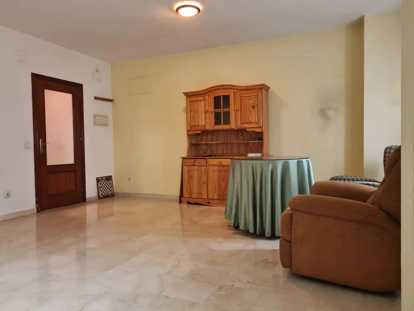 Living room of Flat for sale in Sevilla  with Air Conditioner and Storage room