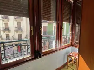 Dormitori de Pis de lloguer en Bilbao  amb Calefacció, Moblat i Balcó