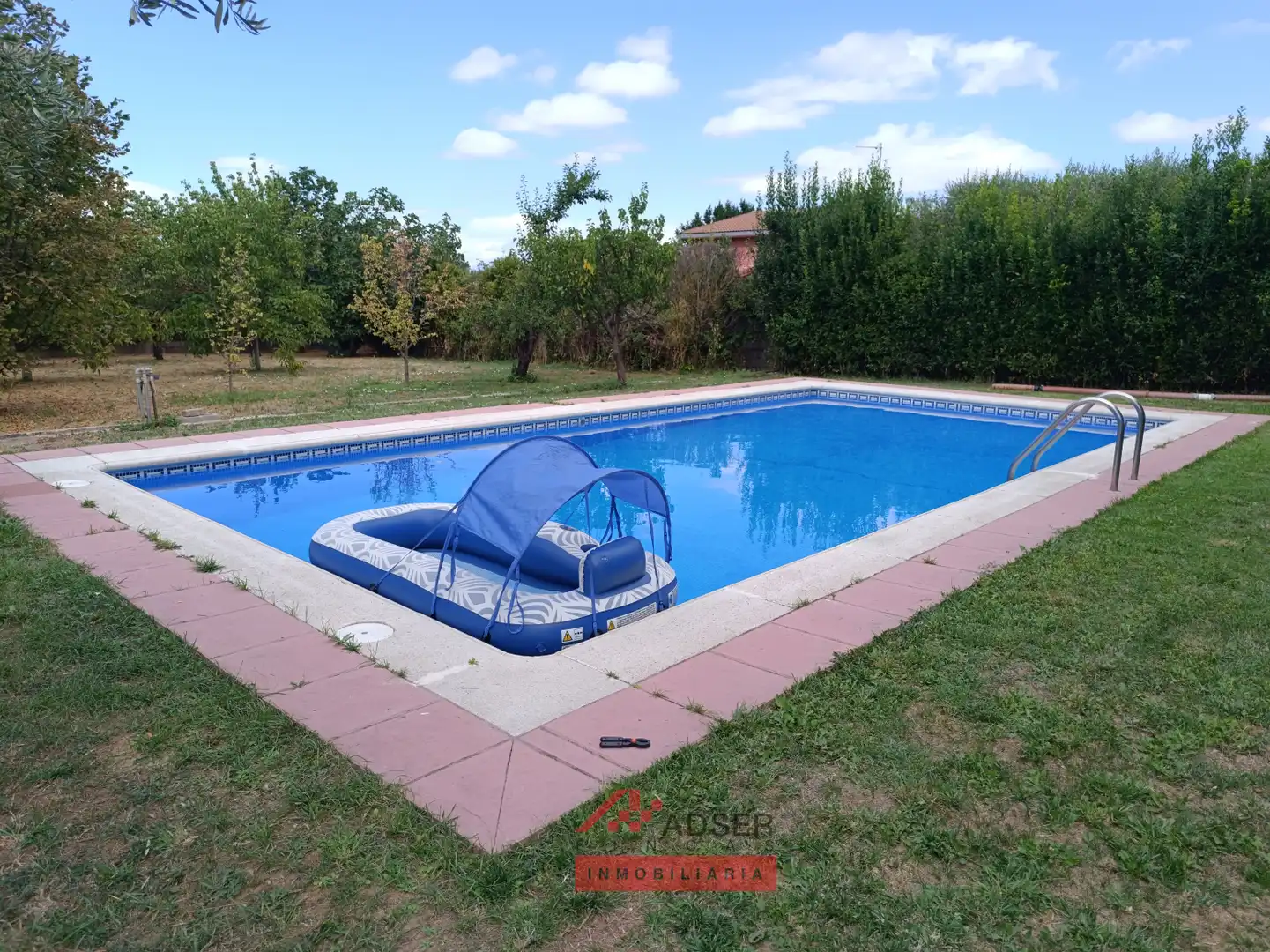 Piscina de Casa o chalet en venta en Albelda de Iregua con Jardín privado, Terraza y Trastero
