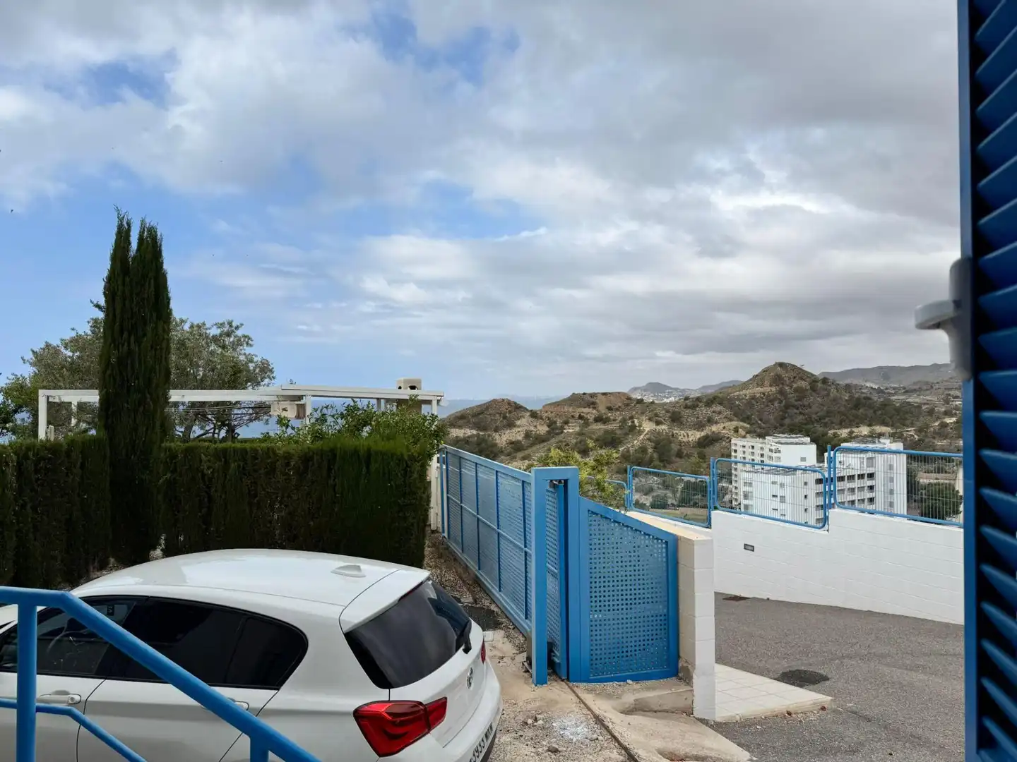Parkplatz von Einfamilien-Reihenhaus zur Miete in Villajoyosa / La Vila Joiosa mit Klimaanlage, Privatgarten und Terrasse