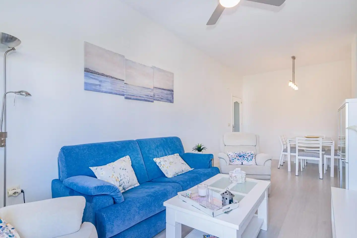 Sala de estar de Piso en venta en Motril con Terraza y Piscina comunitaria