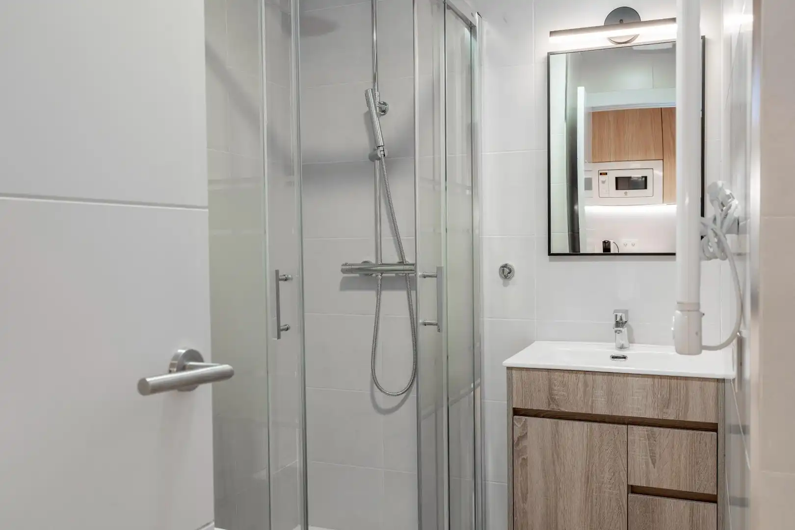 Bathroom of Office for rent in Madrid  with Heating and Furnished