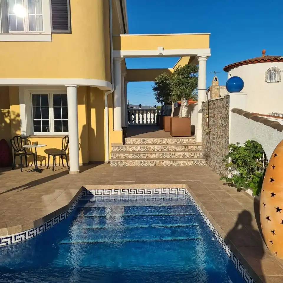 Villa con piscina in vendita a Carrer Noguera, imagen 3