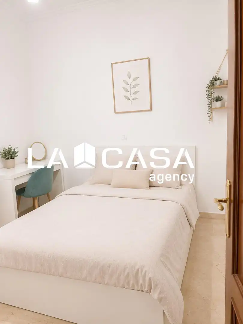 Bedroom of Flat for sale in Sevilla