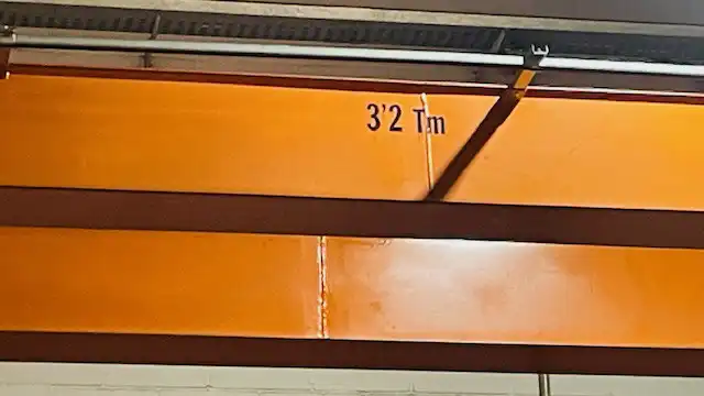 Parkplatz von Fabrikhallen zur Miete in Ripollet