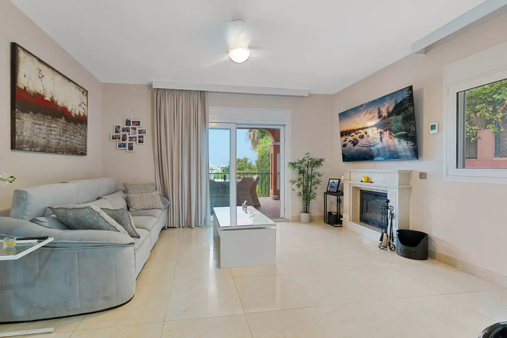 Living room of Houses for sale in Benalmádena  with Air Conditioner, Heating and Private garden