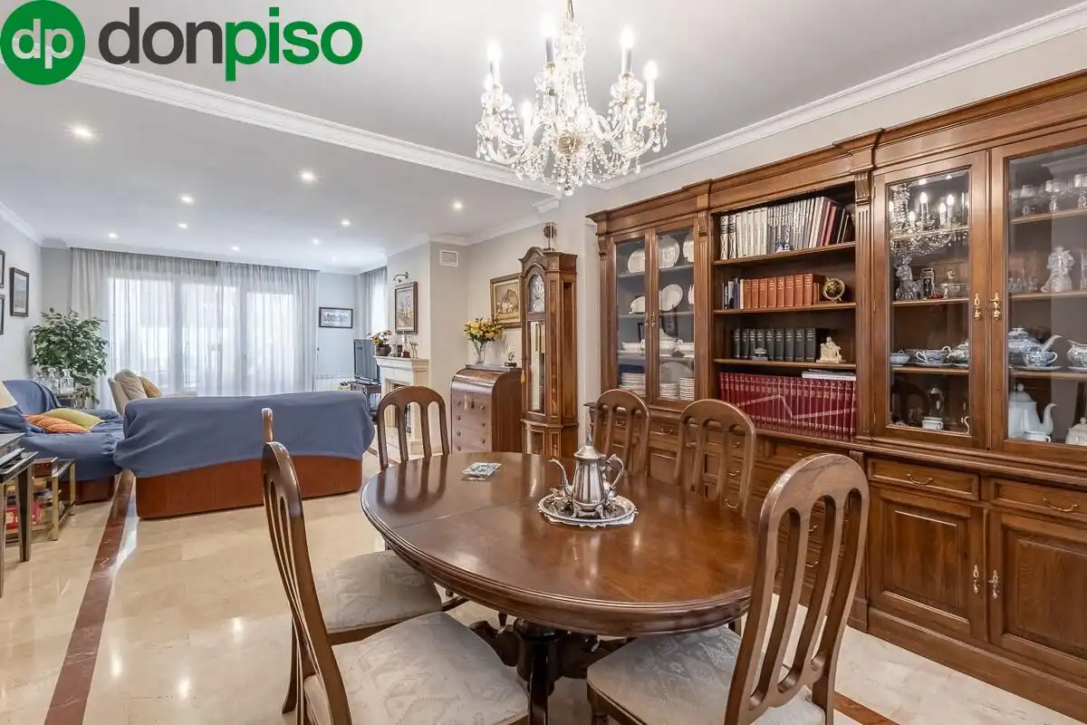 Comedor de Casa adosada en venta en Granada con Calefacción, Jardín privado y Terraza