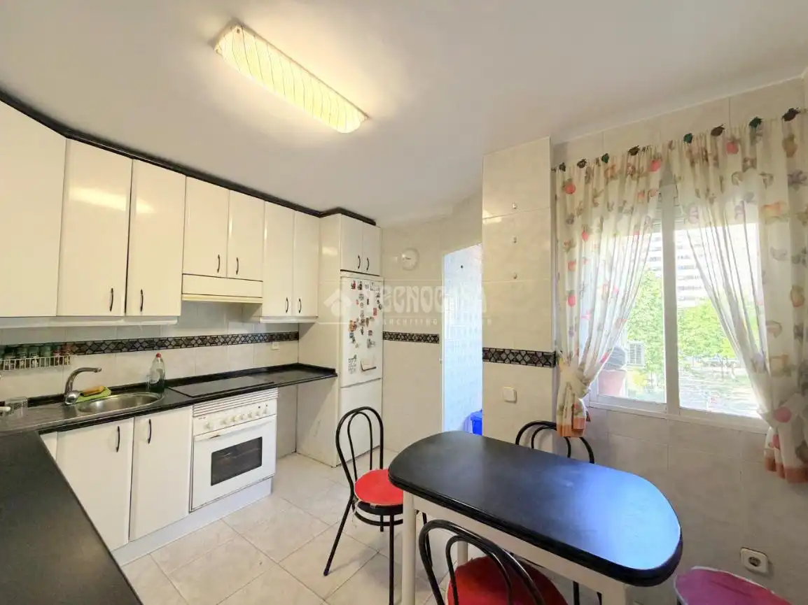 Cocina de Piso en venta en Madrid con Calefacción, Piscina y Piscina comunitaria