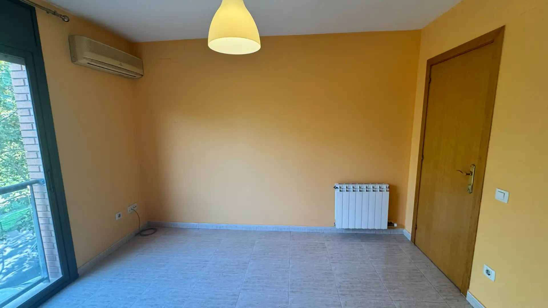 Schlafzimmer von Wohnung zum Verkauf in Cambrils mit Klimaanlage, Privatgarten und Gemeinschaftspool