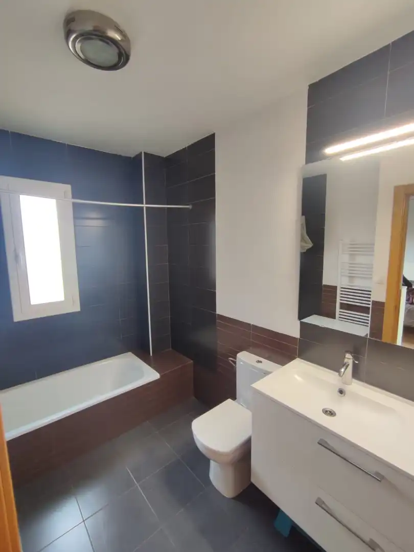 Baño de Casa adosada en venta en Balaguer con Aire acondicionado, Calefacción y Jardín privado