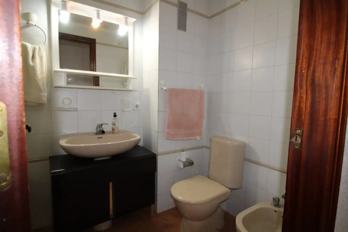 Badezimmer von Wohnung zum Verkauf in Torrevieja mit Möbliert und Balkon