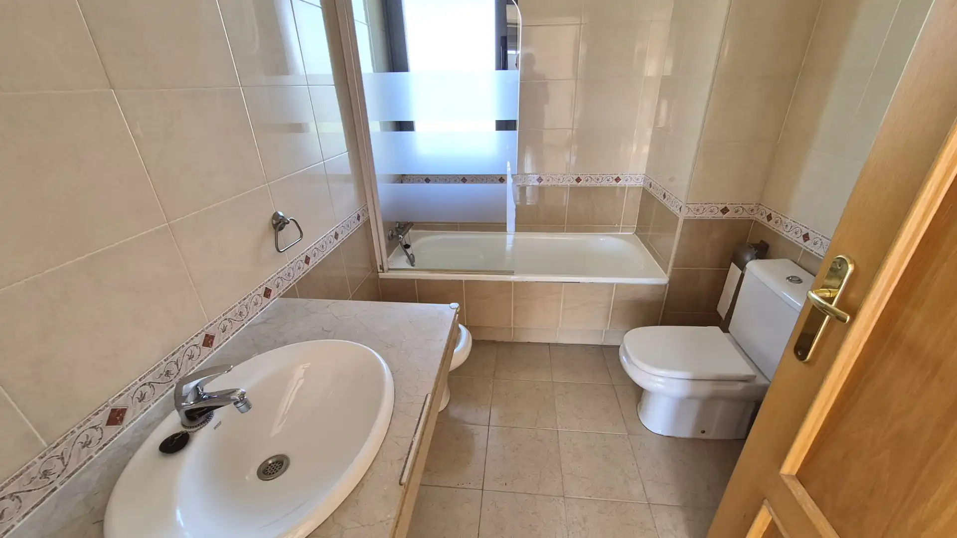 Bathroom of Attic for rent in Madrid  with Terrace and Community pool