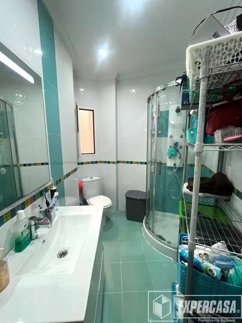 Badezimmer von Wohnung zum Verkauf in Valencia mit Klimaanlage