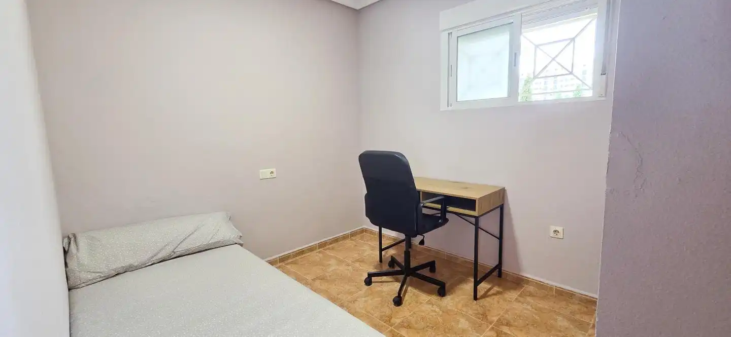 Bedroom of Flat for rent in Alicante / Alacant  with Furnished and Community pool
