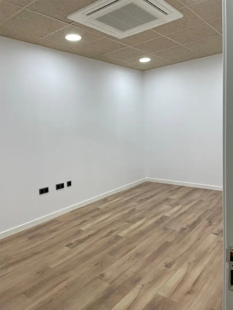 Oficina de alquiler en Reus con Aire acondicionado, Internet y Alarma