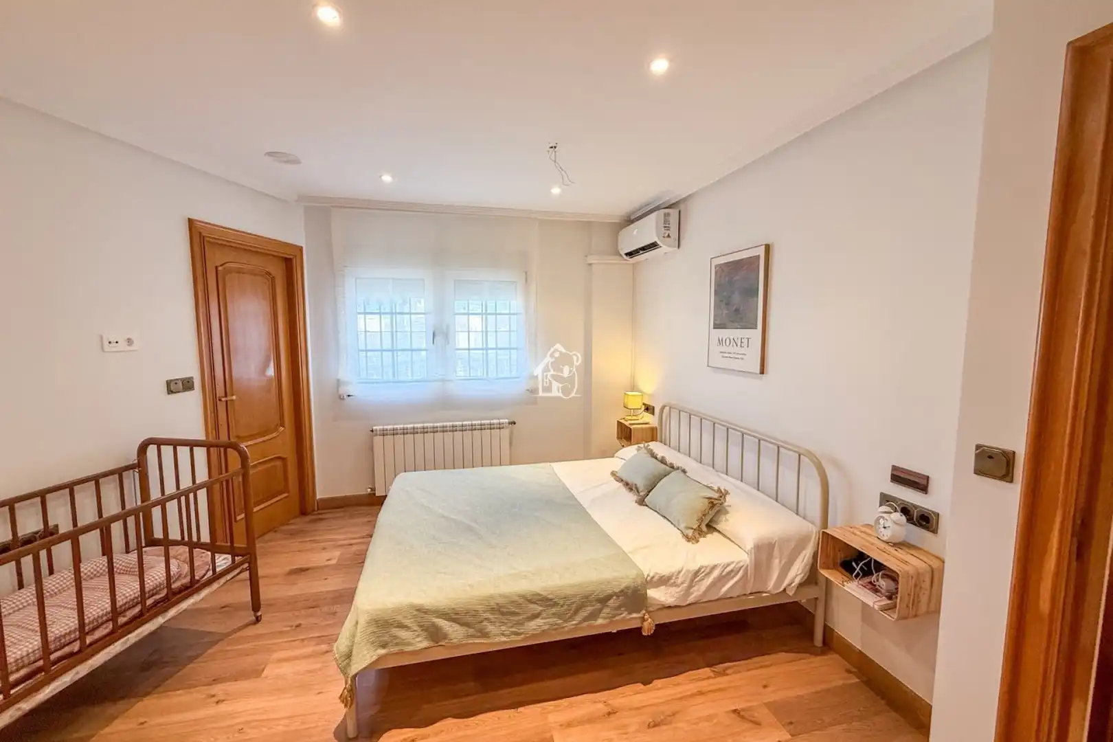 Schlafzimmer von Dachboden zur Miete in Torrevieja mit Klimaanlage, Privatgarten und Terrasse