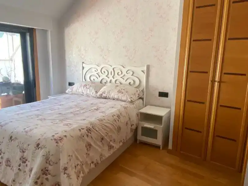Bedroom of Flat for rent in Vigo   with Parquet flooring, Storage room and Furnished