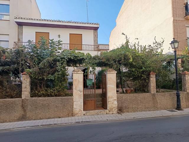 Casa-chalet en Venta en VALLADOLID en La Zubia Ciudad