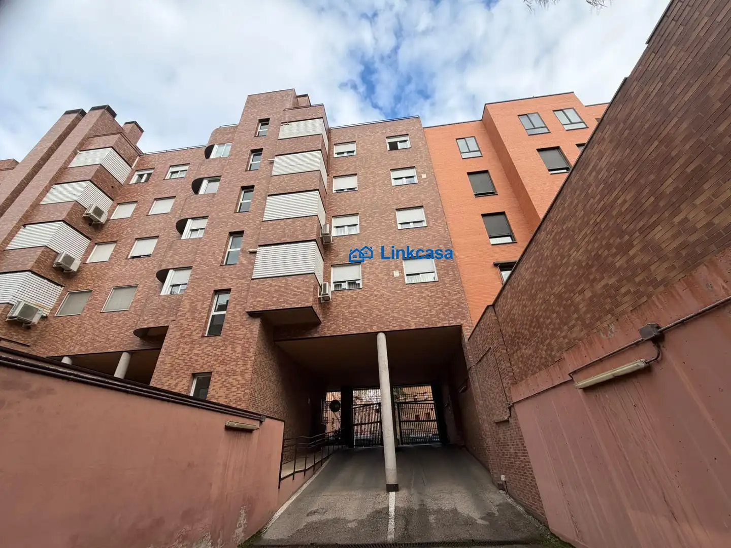 Vista exterior de Garaje en venta en  Madrid Capital