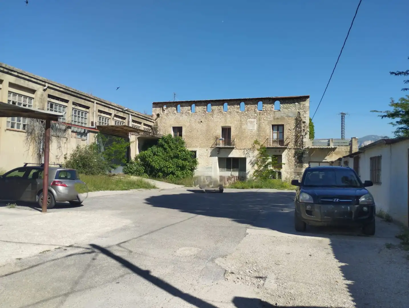 Außenansicht von Gebäude zum Verkauf in Rossell