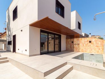 Chalet con piscina en venta en Calle  Chamartín