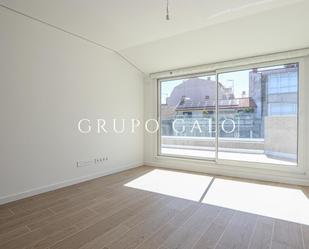 Sala d'estar de Àtic en venda en Vigo  amb Terrassa, Piscina i Balcó