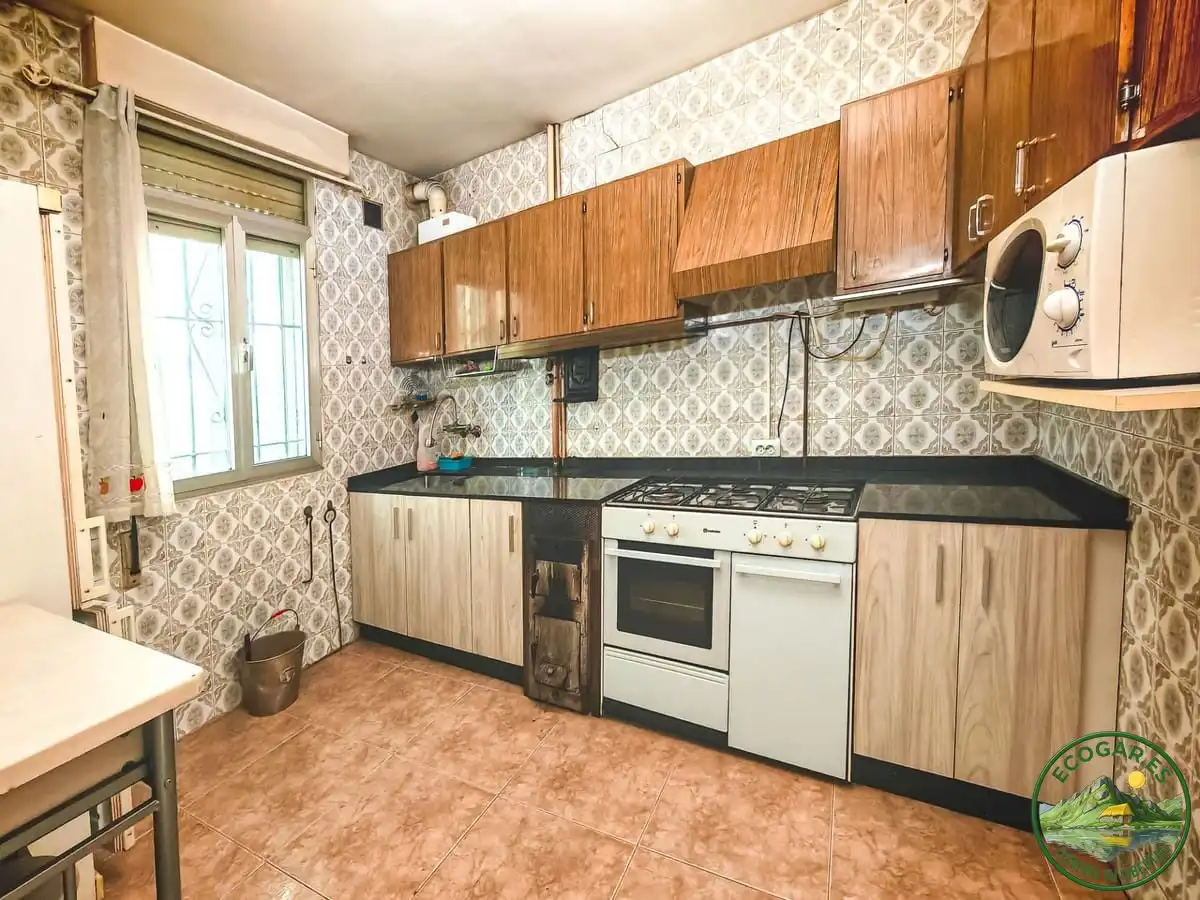 Küche von Haus oder Chalet zum Verkauf in Ponferrada mit Heizung, Privatgarten und Parkett
