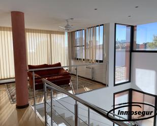 Sala d'estar de Casa o xalet en venda en Cambrils amb Aire condicionat, Calefacció i Jardí privat