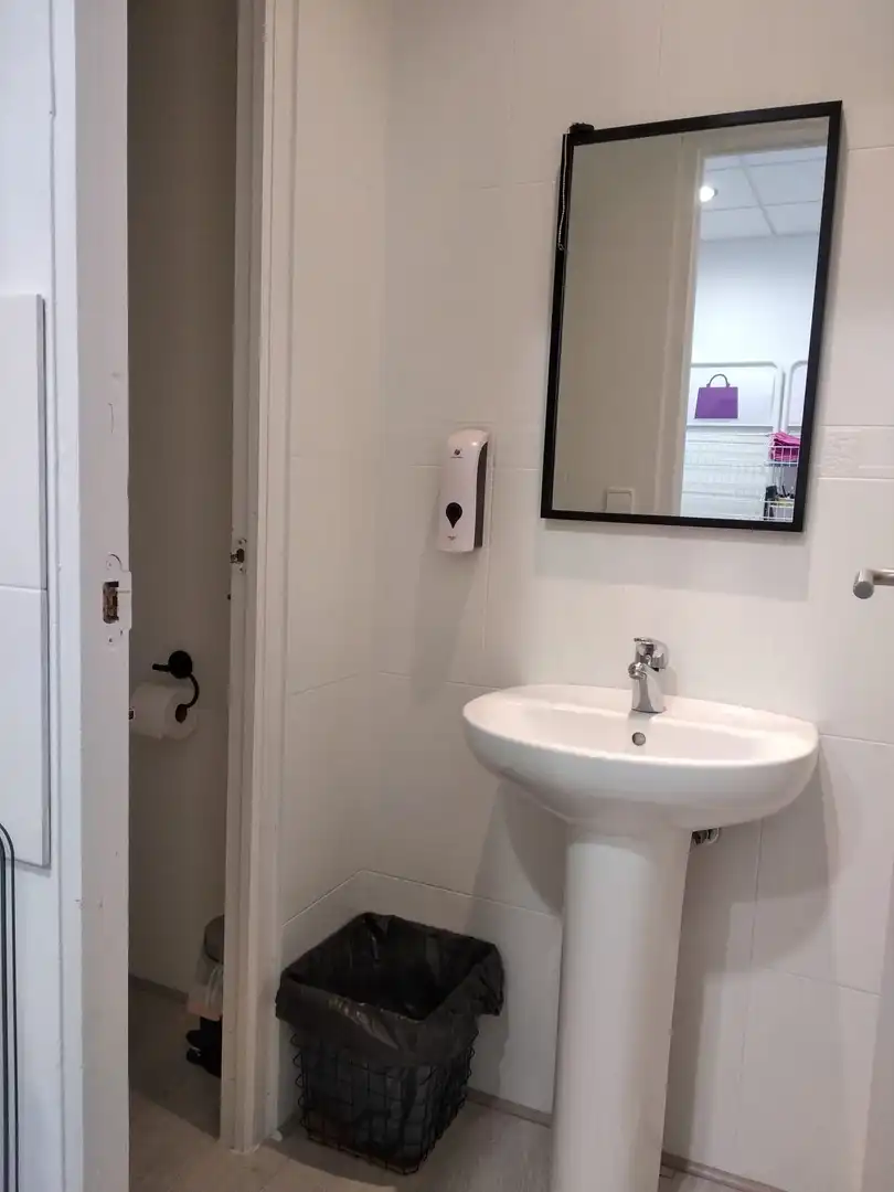 Baño de Local en venta en Zaragoza con Aire acondicionado