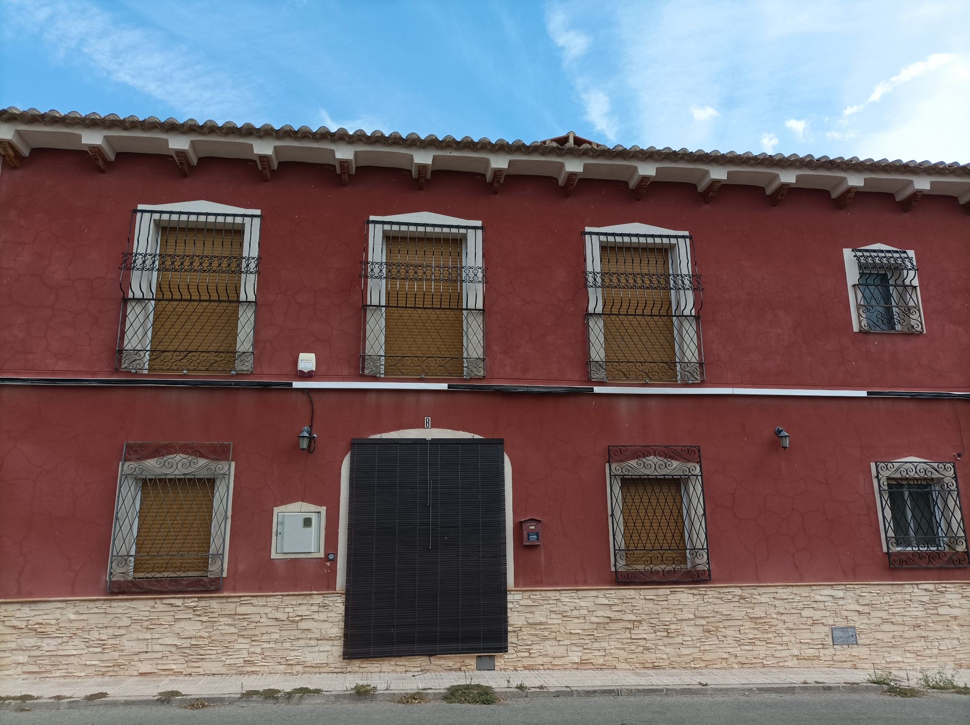 Vista exterior de Casa adosada en venda en Jumilla amb Jardí privat i Terrassa